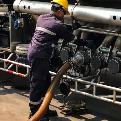 descarga-de-combustivel-segura Manguera para Descarga de Combustibles 4" Kanaflex Brasil